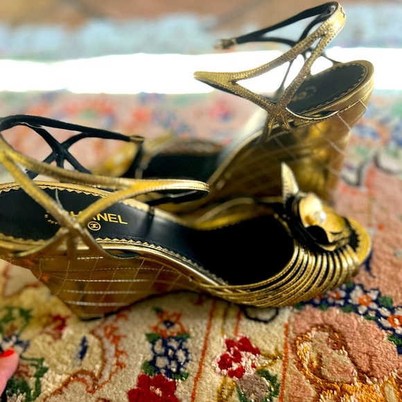 CHANEL Vintage wedge heel with magnolia flower size 40.5 - Picture 6 of 6
